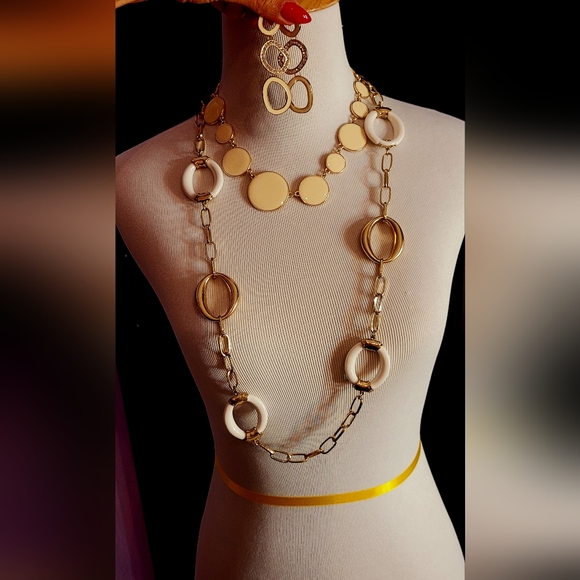 Charming Charlie set of 2 Necklaces and 1 pair of earrings ✨️ - Picture 3 of 6